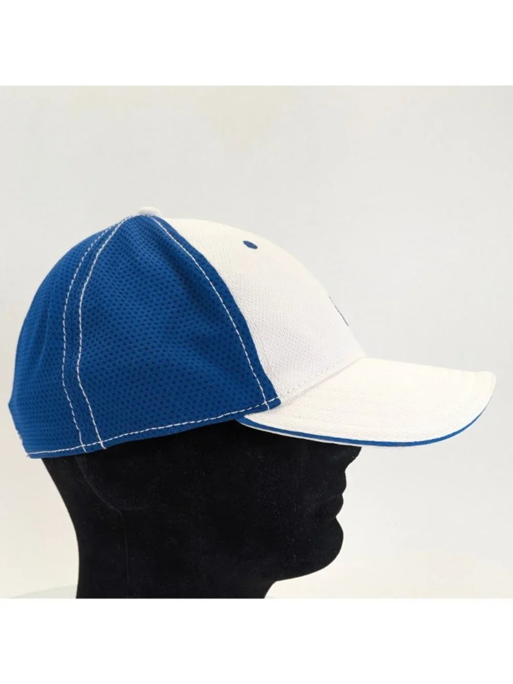 Erin Hills Golf Cap White Blue Clover Embroidered Adjustable Caddie Hat - Picture 4 of 9
